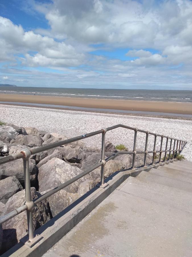 D24 Is A 2 Bedroom 6 Berth Caravan Close To The Beach On Whitehouse Leisure Park In Towyn Near Rhyl With Decking And Private Parking Space This Is A Pet Free Caravan Abergele Kültér fotó