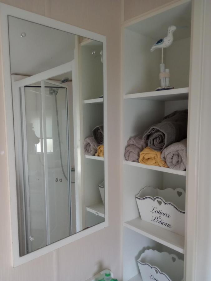D24 Is A 2 Bedroom 6 Berth Caravan Close To The Beach On Whitehouse Leisure Park In Towyn Near Rhyl With Decking And Private Parking Space This Is A Pet Free Caravan Abergele Kültér fotó