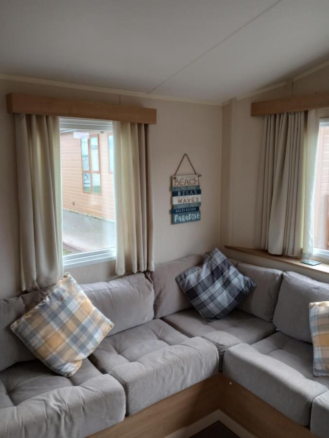 D24 Is A 2 Bedroom 6 Berth Caravan Close To The Beach On Whitehouse Leisure Park In Towyn Near Rhyl With Decking And Private Parking Space This Is A Pet Free Caravan Abergele Kültér fotó